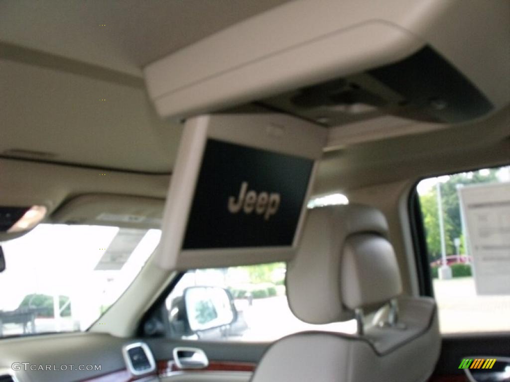 2011 Grand Cherokee Overland - Brilliant Black Crystal Pearl / Dark Frost Beige/Light Frost Beige photo #8