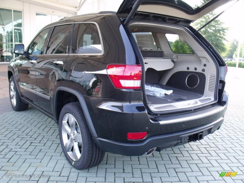 2011 Grand Cherokee Overland - Brilliant Black Crystal Pearl / Dark Frost Beige/Light Frost Beige photo #10
