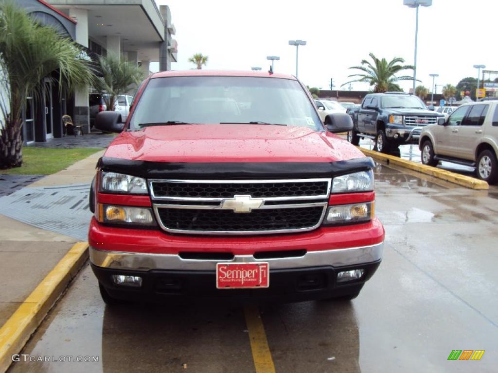 2006 Silverado 1500 Z71 Crew Cab 4x4 - Sport Red Metallic / Medium Gray photo #6