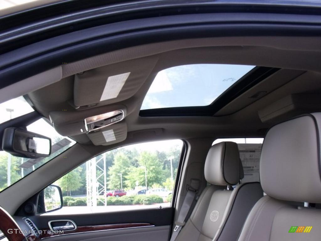2011 Grand Cherokee Overland - Brilliant Black Crystal Pearl / Dark Frost Beige/Light Frost Beige photo #15