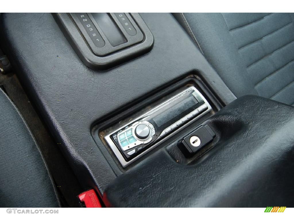 1997 Defender 90 Hard Top - Alpine White / Charcoal Twill photo #19