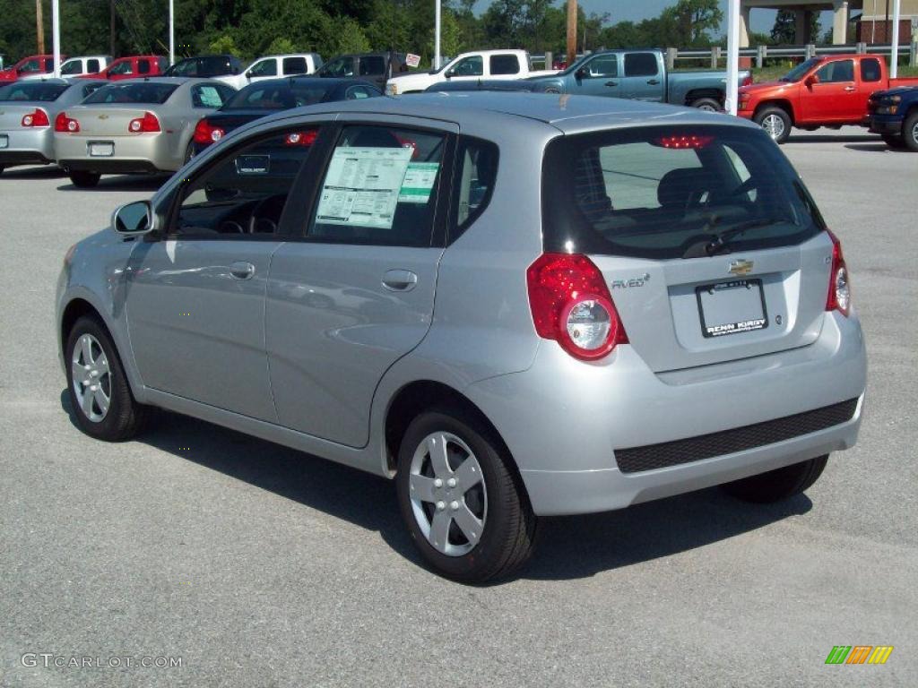 2010 Aveo Aveo5 LT - Cosmic Silver / Charcoal photo #2