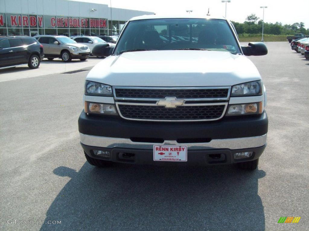 2005 Silverado 2500HD LS Crew Cab 4x4 - Summit White / Dark Charcoal photo #18