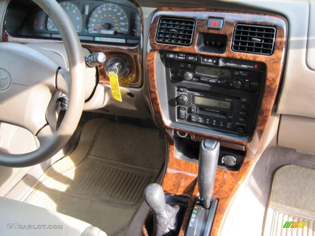 1999 4Runner Limited 4x4 - Desert Dune Metallic / Oak photo #5