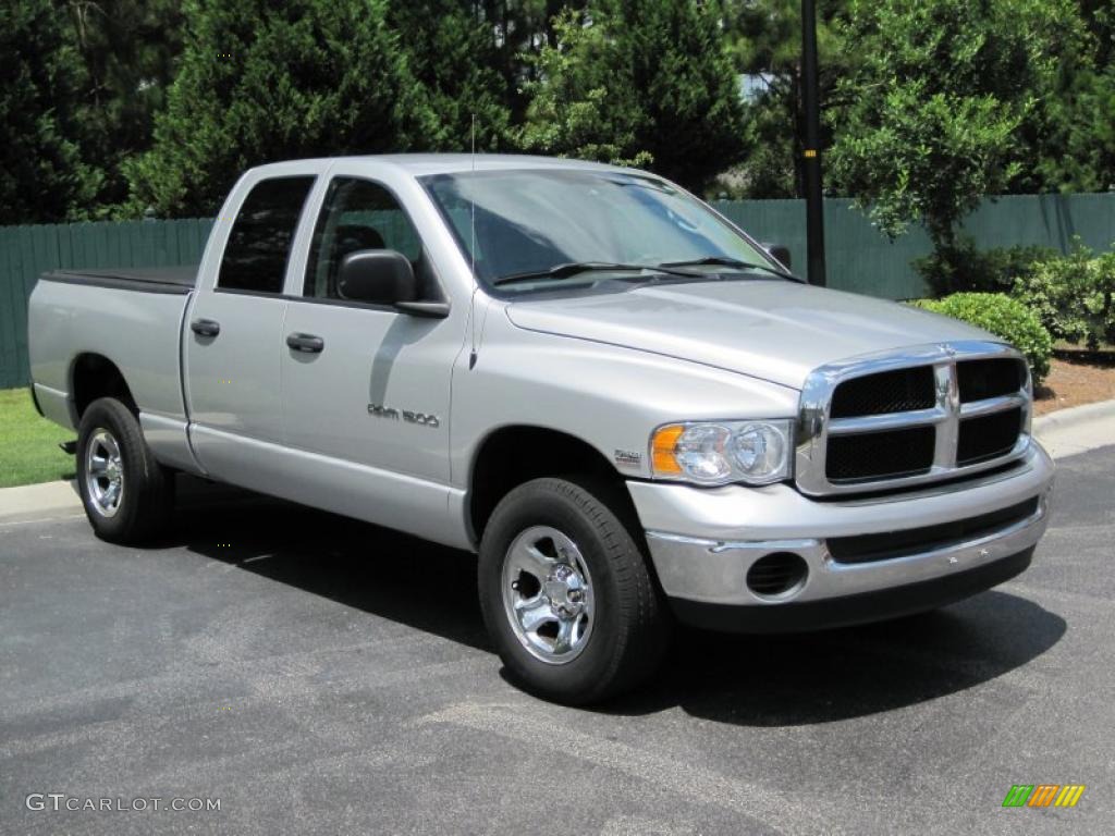 2004 Ram 1500 SLT Quad Cab 4x4 - Bright Silver Metallic / Taupe photo #21