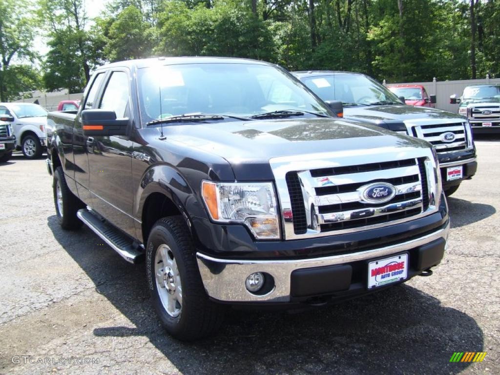 2010 F150 XLT SuperCab 4x4 - Tuxedo Black / Medium Stone photo #2