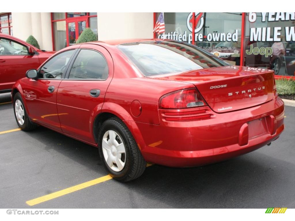 2004 Stratus SE Sedan - Inferno Red Pearlcoat / Dark Slate Gray photo #5