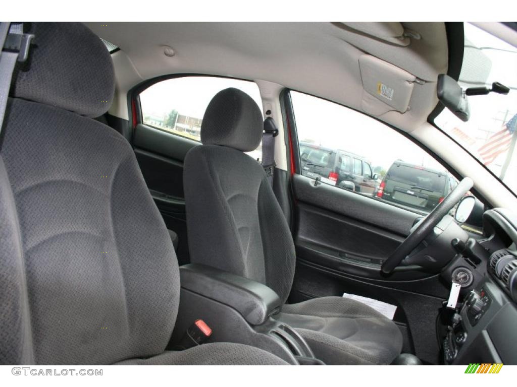 2004 Stratus SE Sedan - Inferno Red Pearlcoat / Dark Slate Gray photo #8