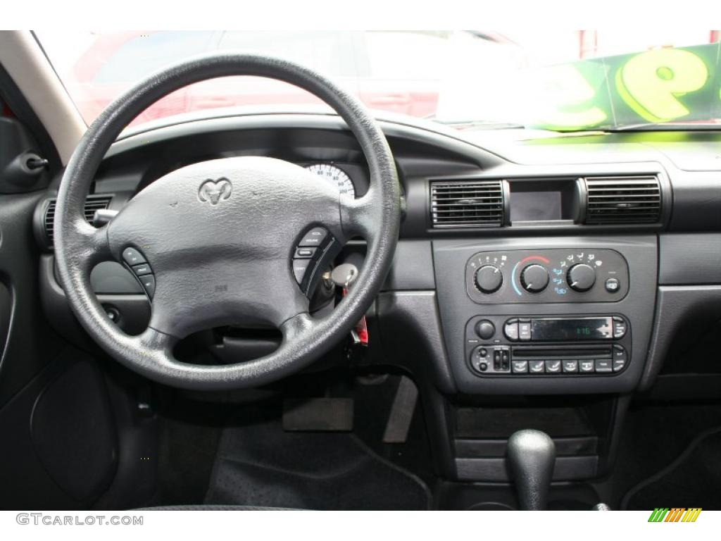 2004 Stratus SE Sedan - Inferno Red Pearlcoat / Dark Slate Gray photo #11