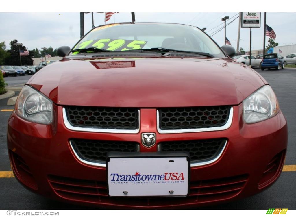 2004 Stratus SE Sedan - Inferno Red Pearlcoat / Dark Slate Gray photo #21