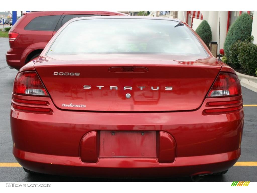 2004 Stratus SE Sedan - Inferno Red Pearlcoat / Dark Slate Gray photo #24