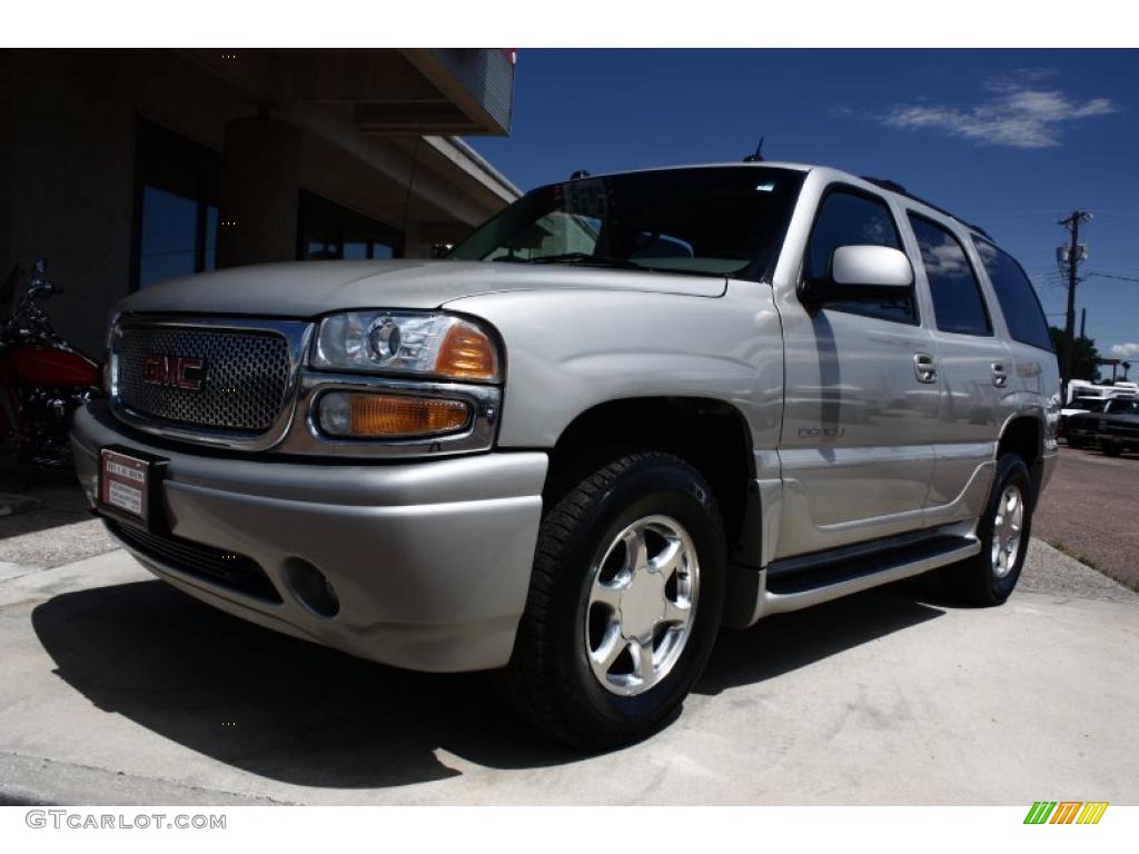 2004 Yukon Denali AWD - Silver Birch Metallic / Stone Gray photo #17