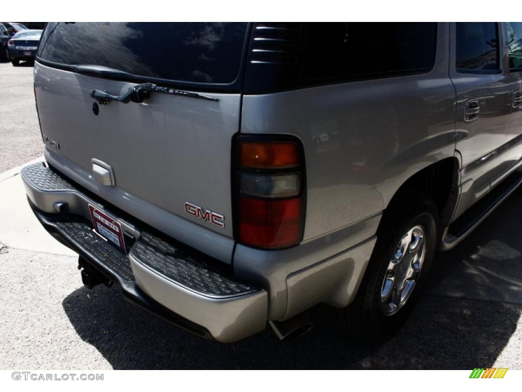 2004 Yukon Denali AWD - Silver Birch Metallic / Stone Gray photo #20