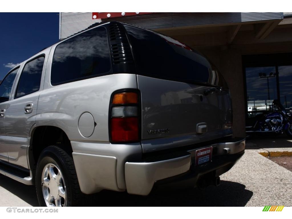 2004 Yukon Denali AWD - Silver Birch Metallic / Stone Gray photo #21