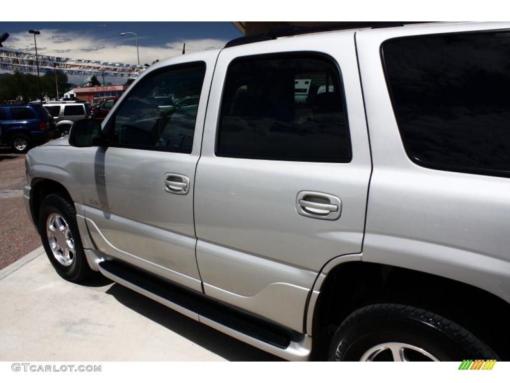 2004 Yukon Denali AWD - Silver Birch Metallic / Stone Gray photo #22