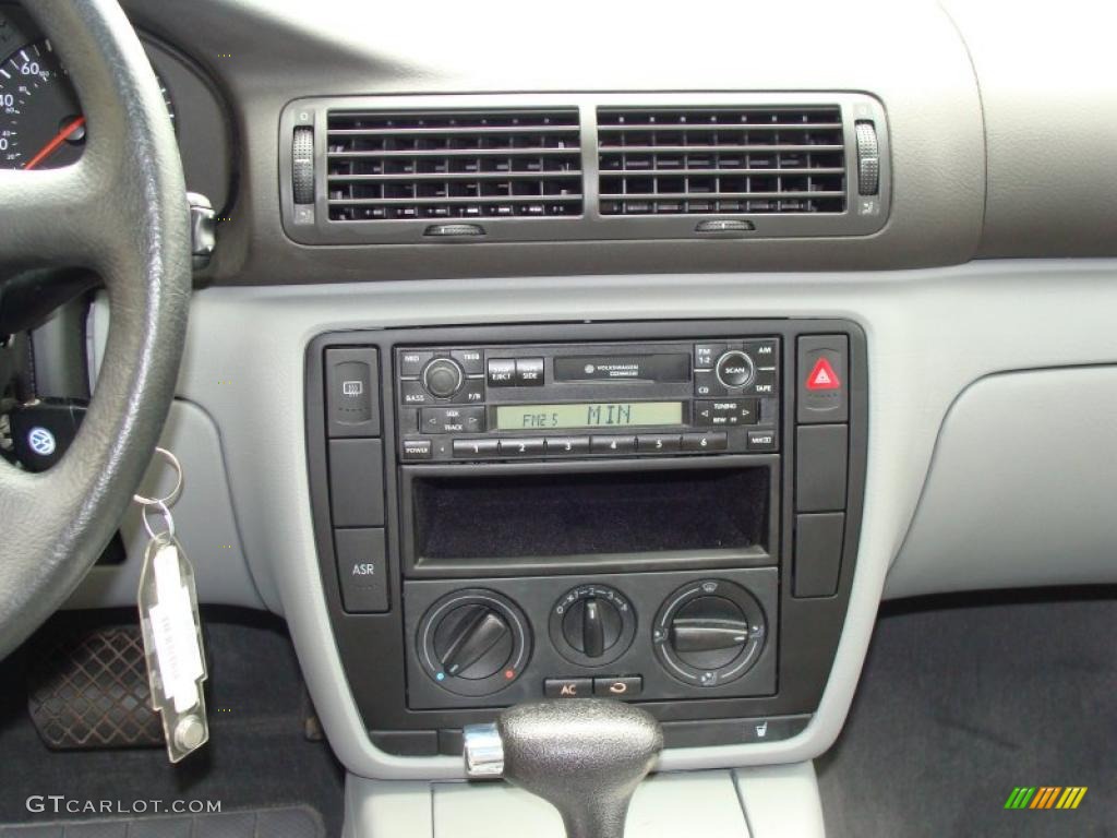 2000 Passat GLS 1.8T Sedan - Black Magic / Grey photo #23