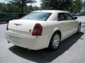 Cool Vanilla - 300 C HEMI Photo No. 4