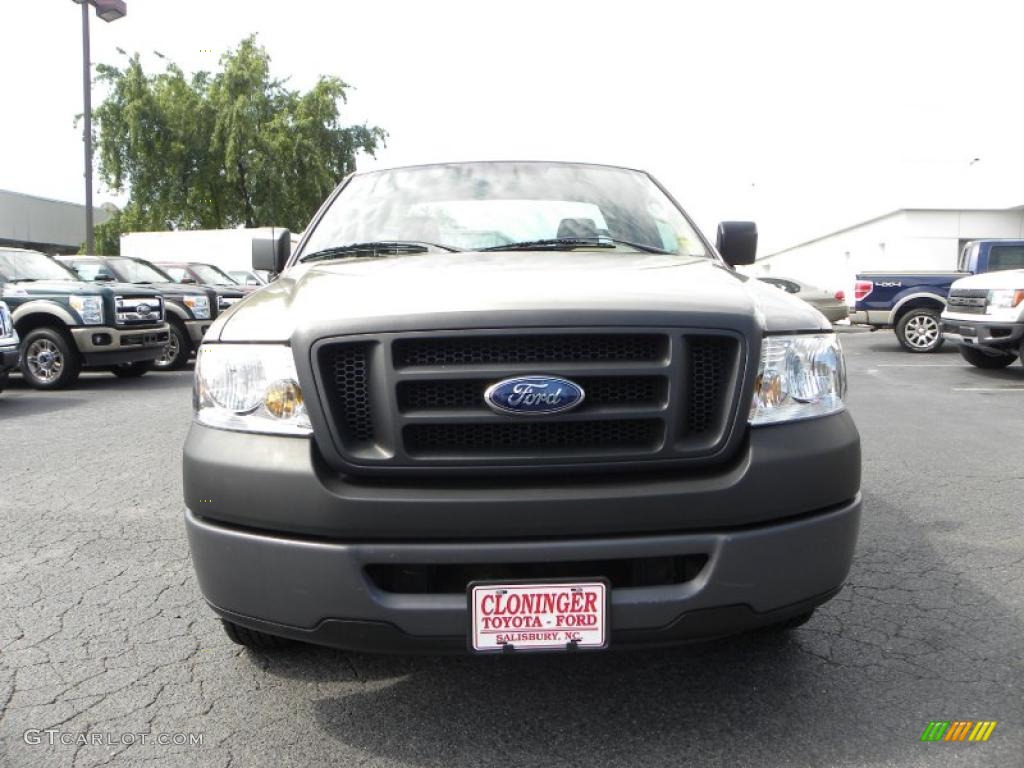 2006 F150 XL Regular Cab - Arizona Beige Metallic / Tan photo #7