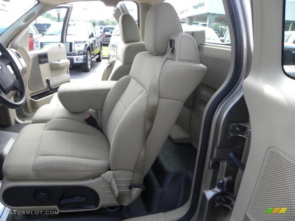 2006 F150 XL Regular Cab - Arizona Beige Metallic / Tan photo #9