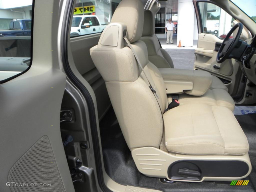 2006 F150 XL Regular Cab - Arizona Beige Metallic / Tan photo #10