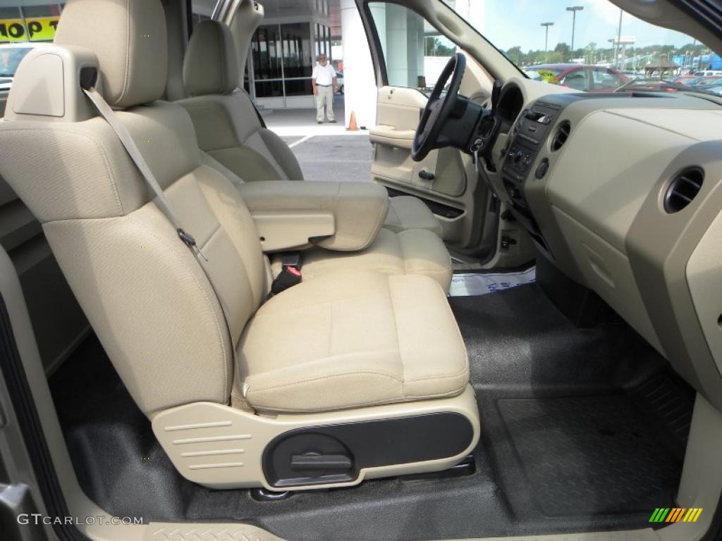 2006 F150 XL Regular Cab - Arizona Beige Metallic / Tan photo #11