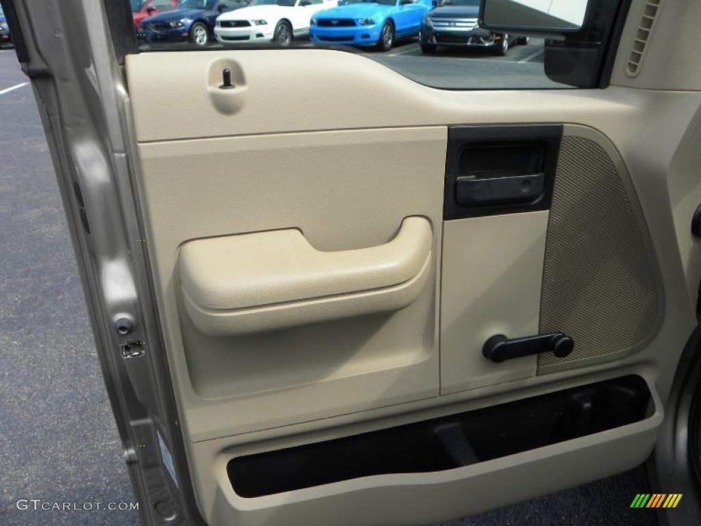 2006 F150 XL Regular Cab - Arizona Beige Metallic / Tan photo #14