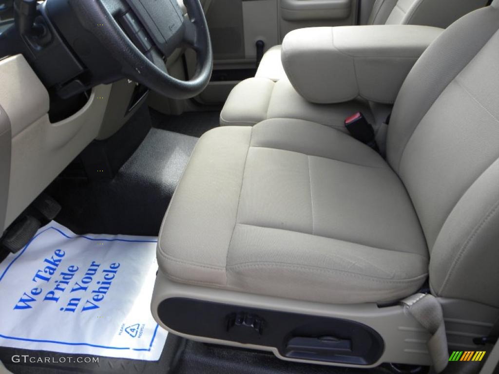 2006 F150 XL Regular Cab - Arizona Beige Metallic / Tan photo #15