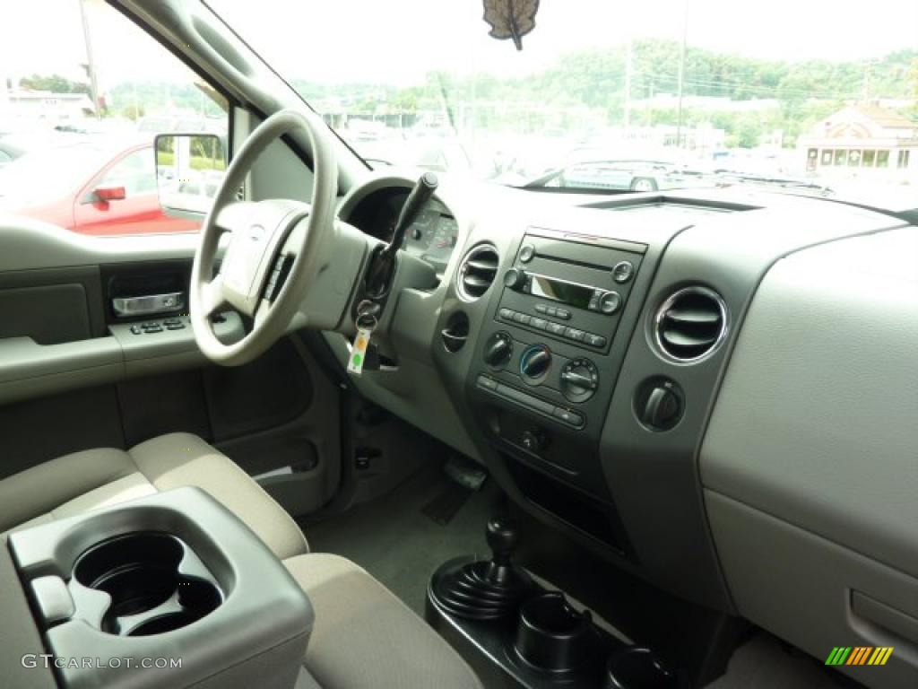 2005 F150 XLT SuperCab 4x4 - Oxford White / Medium Flint/Dark Flint Grey photo #16