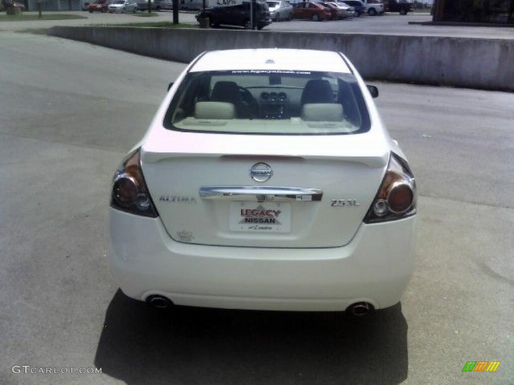 2010 Altima 2.5 SL - Winter Frost White / Blond photo #5