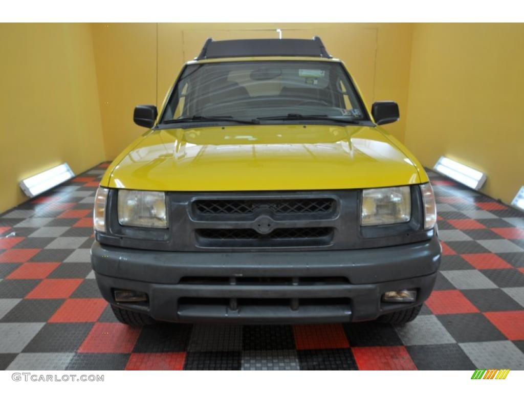 2001 Xterra SE V6 4x4 - Solar Yellow / Dusk Gray photo #2
