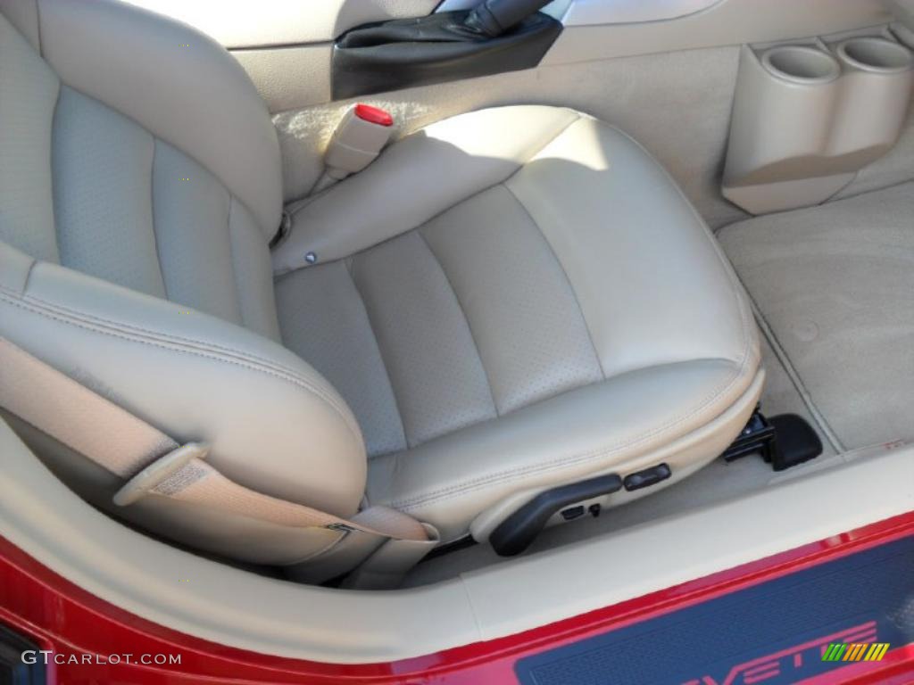 2005 Corvette Coupe - Victory Red / Cashmere photo #17