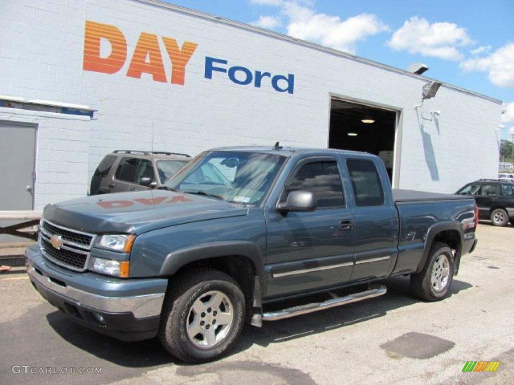 2006 Silverado 1500 Z71 Extended Cab 4x4 - Blue Granite Metallic / Medium Gray photo #1