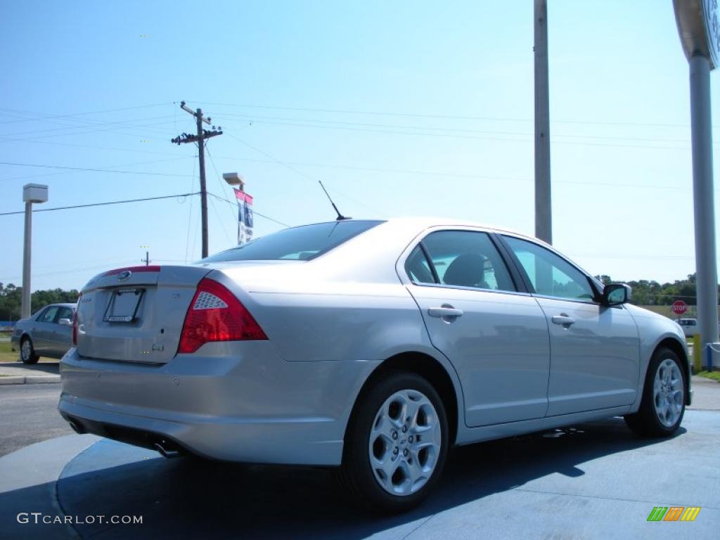 2010 Fusion SE V6 - Brilliant Silver Metallic / Charcoal Black photo #3