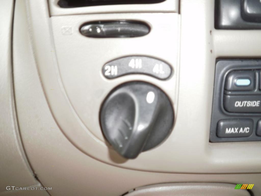 2003 F150 XLT SuperCrew 4x4 - Toreador Red Metallic / Medium Parchment Beige photo #19