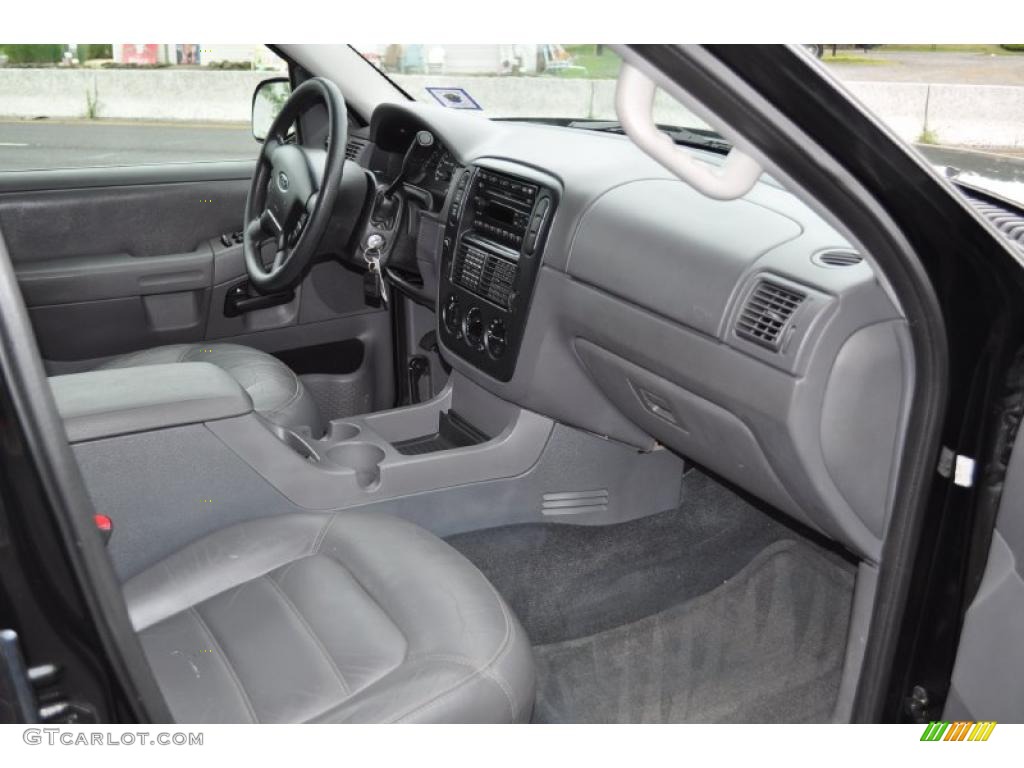 2002 Explorer XLT 4x4 - Black Clearcoat / Graphite photo #7