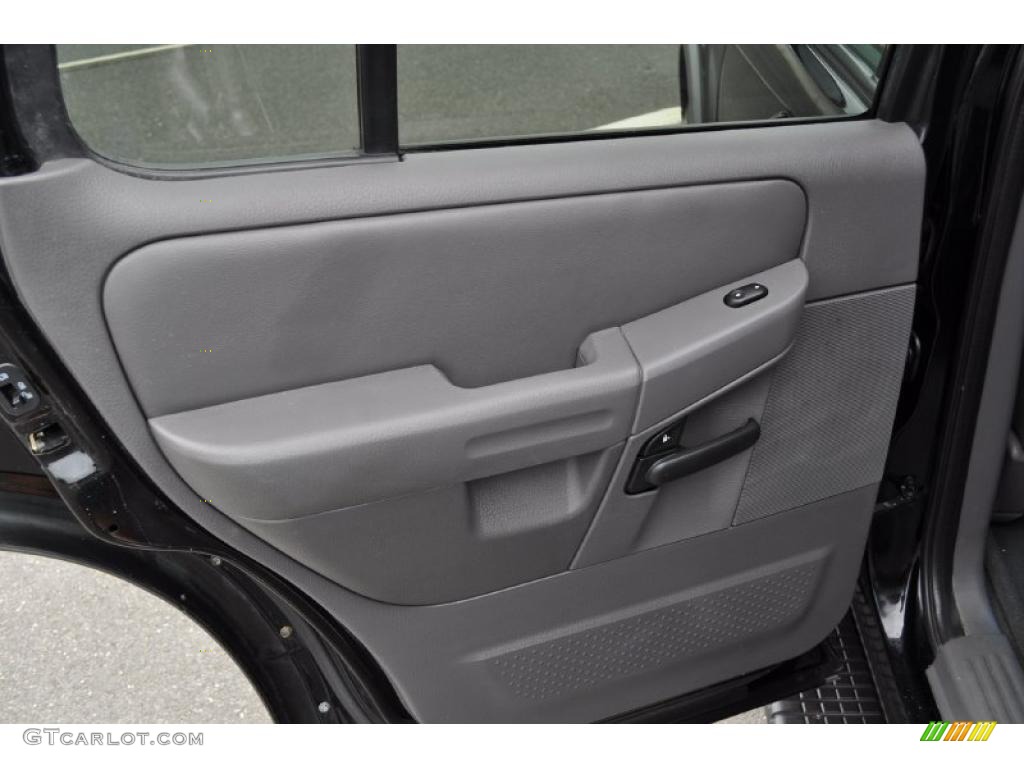 2002 Explorer XLT 4x4 - Black Clearcoat / Graphite photo #19