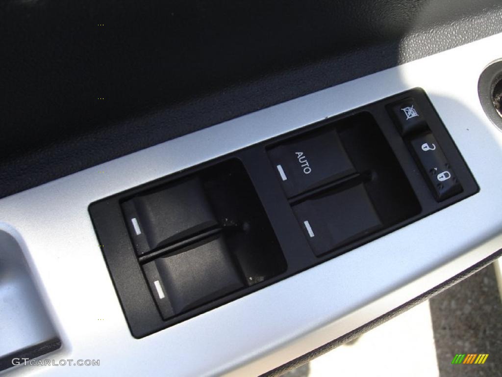 2009 Sebring LX Sedan - Bright Silver Metallic / Dark Slate Gray photo #22