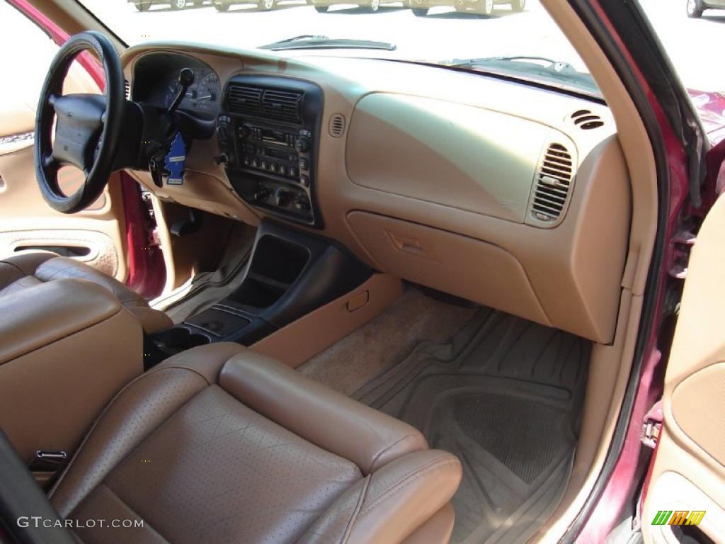 1996 Explorer XLT 4x4 - Electric Red Metallic / Beige photo #15