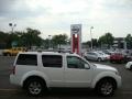 2008 Avalanche White Nissan Pathfinder SE 4x4  photo #7