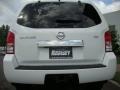 Avalanche White - Pathfinder SE 4x4 Photo No. 14