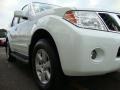 Avalanche White - Pathfinder SE 4x4 Photo No. 18