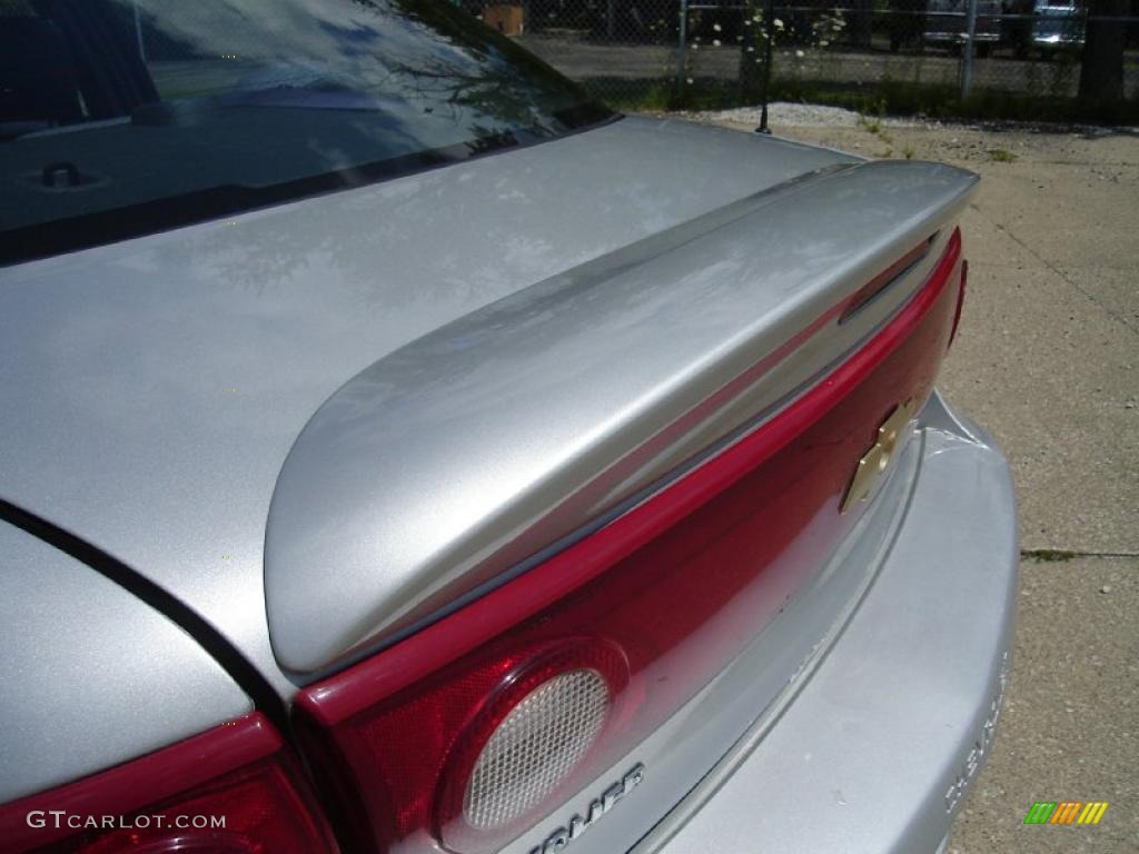 2005 Cavalier Sedan - Ultra Silver Metallic / Graphite Gray photo #12