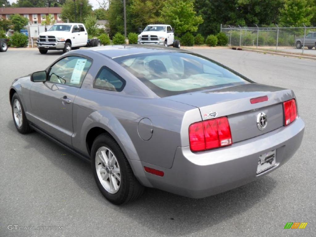 2006 Mustang V6 Deluxe Coupe - Tungsten Grey Metallic / Light Graphite photo #2