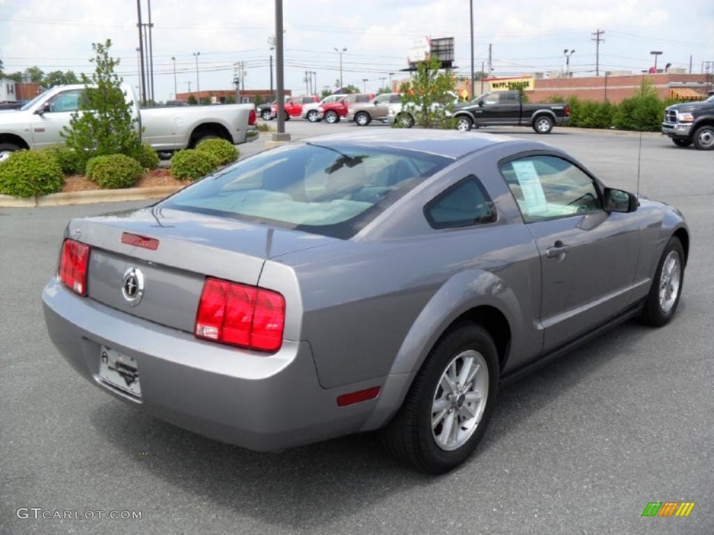 2006 Mustang V6 Deluxe Coupe - Tungsten Grey Metallic / Light Graphite photo #4