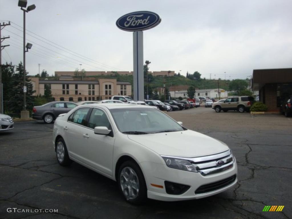 2010 Fusion SE - White Suede / Medium Light Stone photo #1