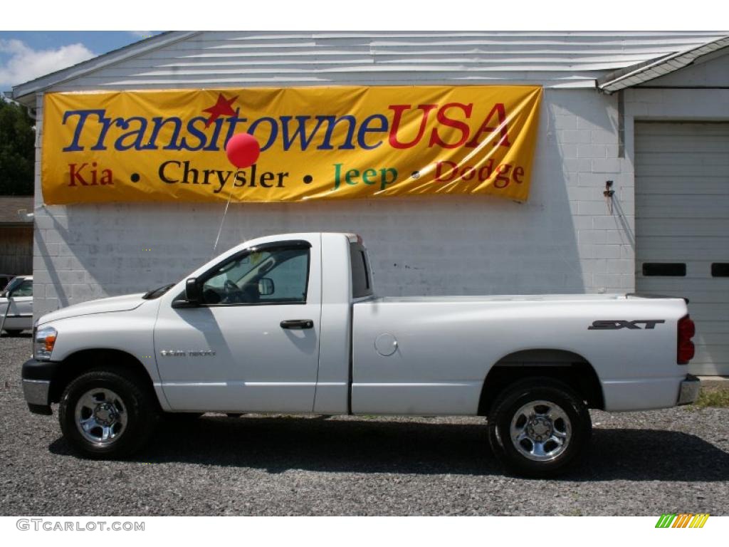 2007 Ram 1500 SXT Regular Cab 4x4 - Bright White / Medium Slate Gray photo #19