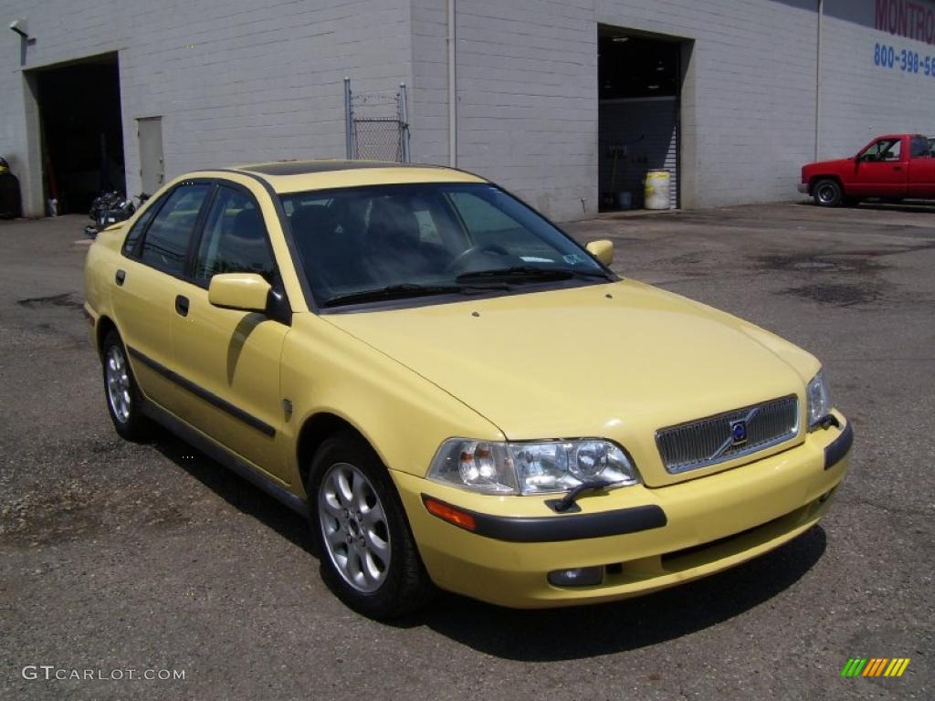 2001 S40 1.9T SE - Panama Yellow / Off Black photo #2