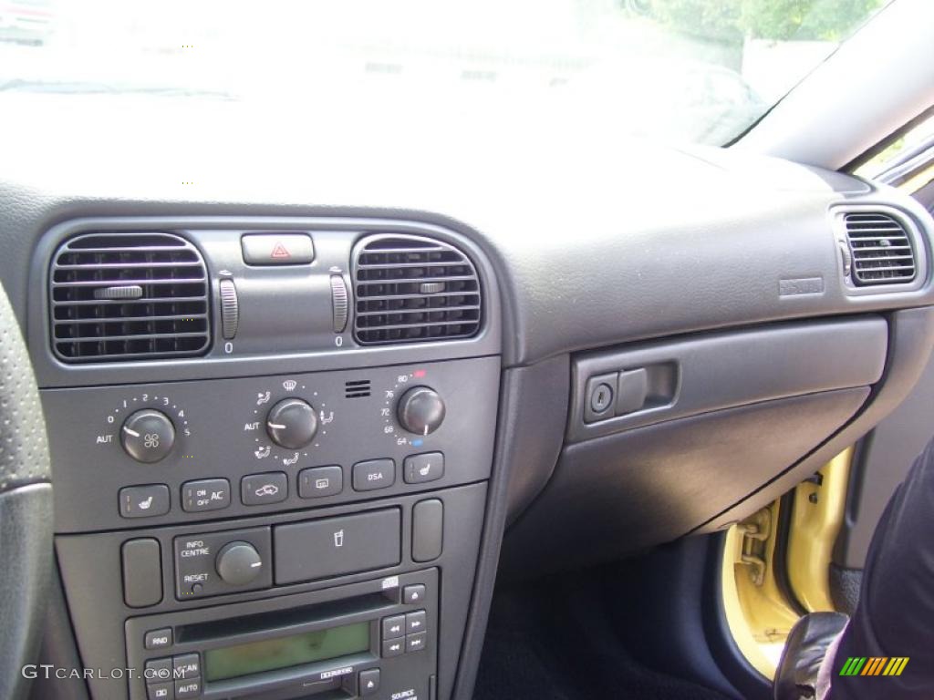 2001 S40 1.9T SE - Panama Yellow / Off Black photo #21