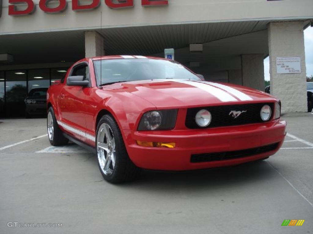 2005 Mustang V6 Deluxe Coupe - Torch Red / Dark Charcoal photo #2