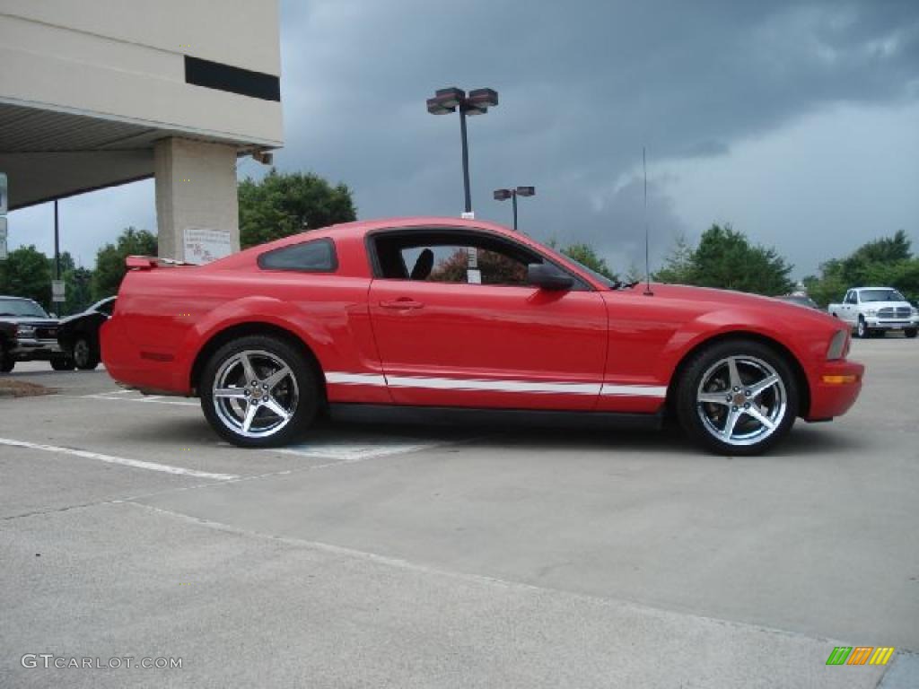 2005 Mustang V6 Deluxe Coupe - Torch Red / Dark Charcoal photo #3